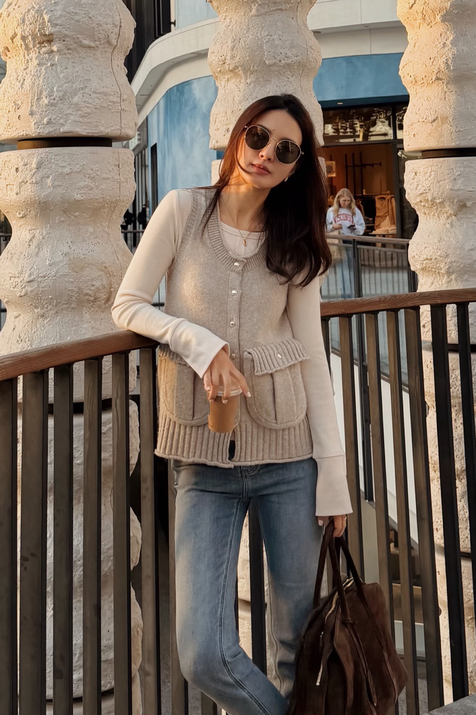 lookbook showcase 6983abc4433841217a371604-4