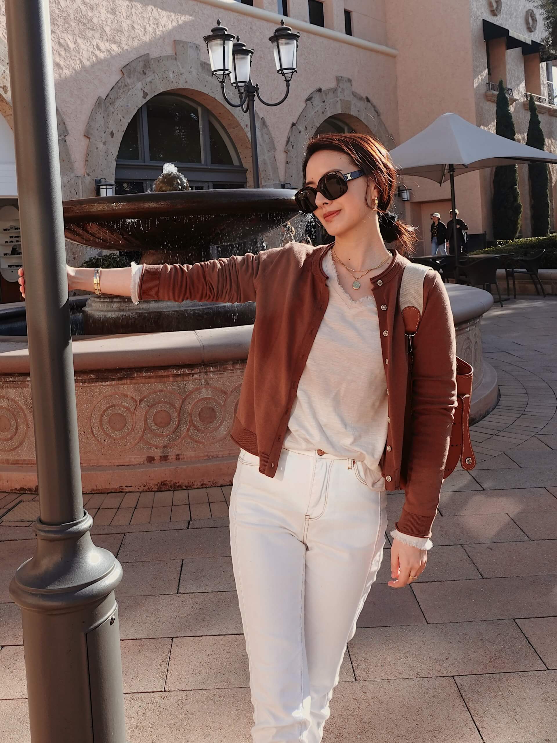 lookbook showcase 67aacbc5789f453bb9e64a59-4