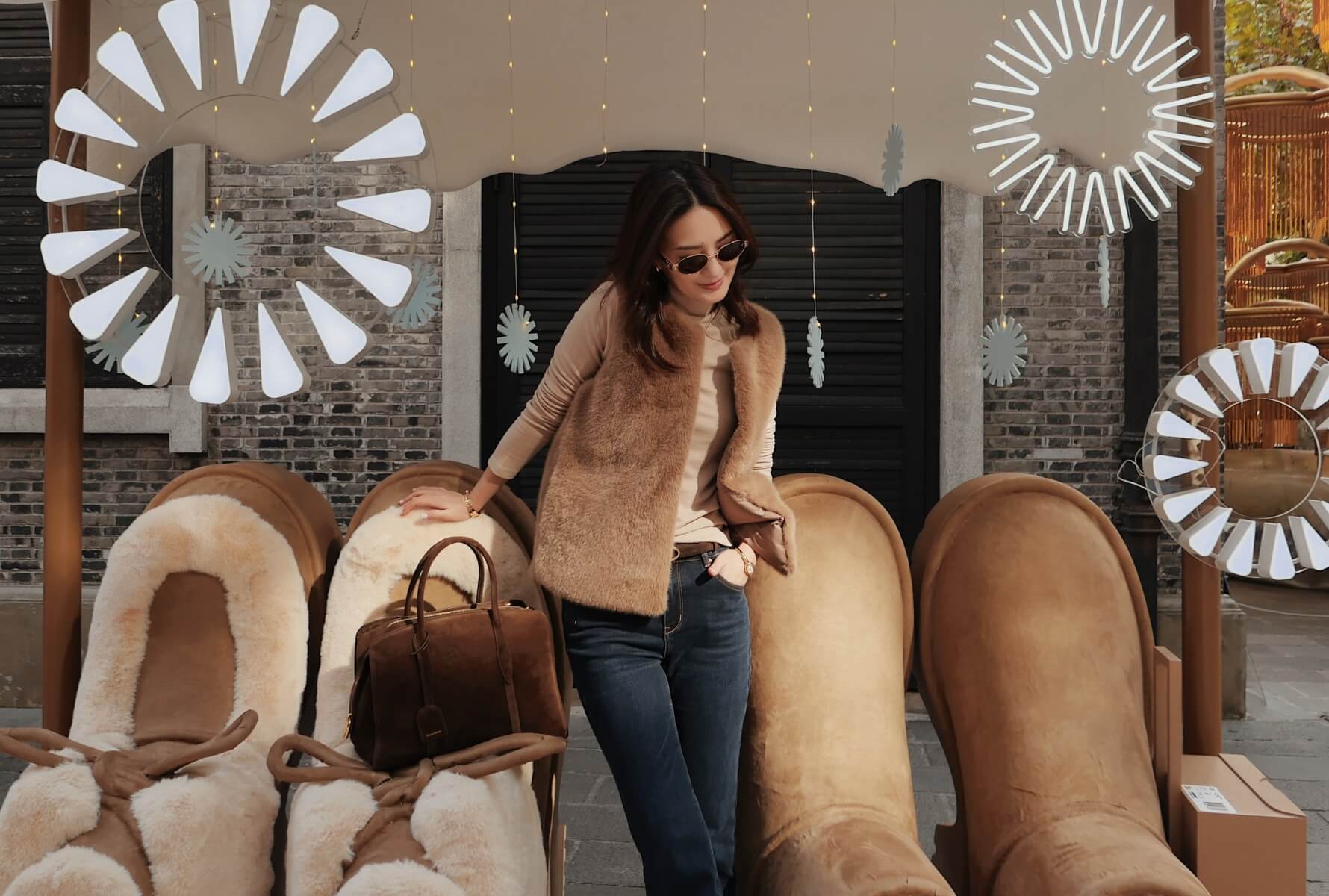 lookbook showcase 693ccc8f20bab23ad6ba1127-1