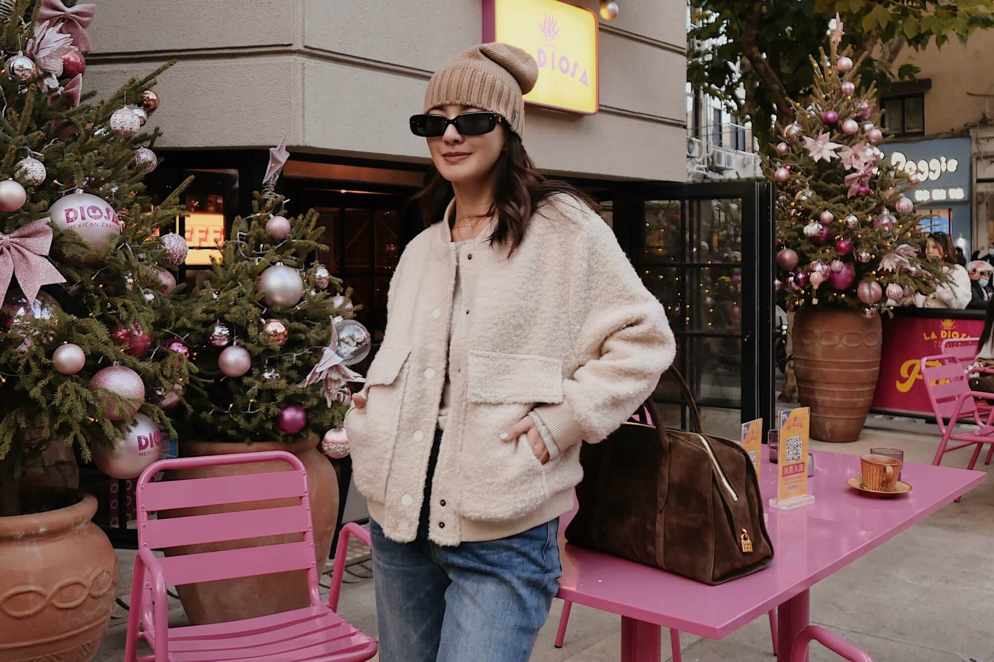 lookbook showcase 693cd13c20bab23ad6ba112a-1